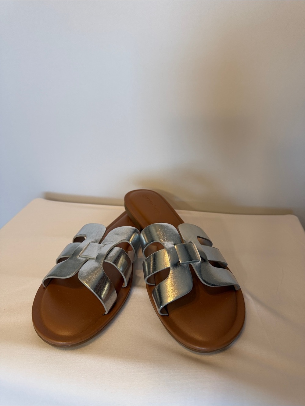 The Drop Silver Leather Sandals